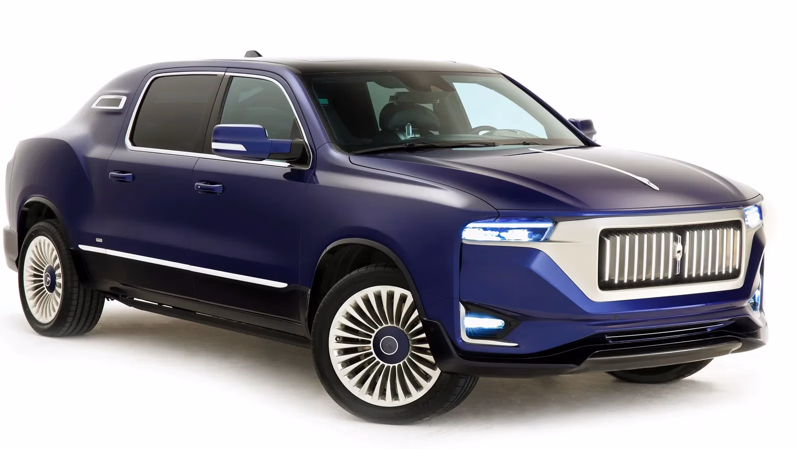 i-finally-understand-why-the-aznom-palladium-is-called-the-ugliest-luxury-suv-image-0