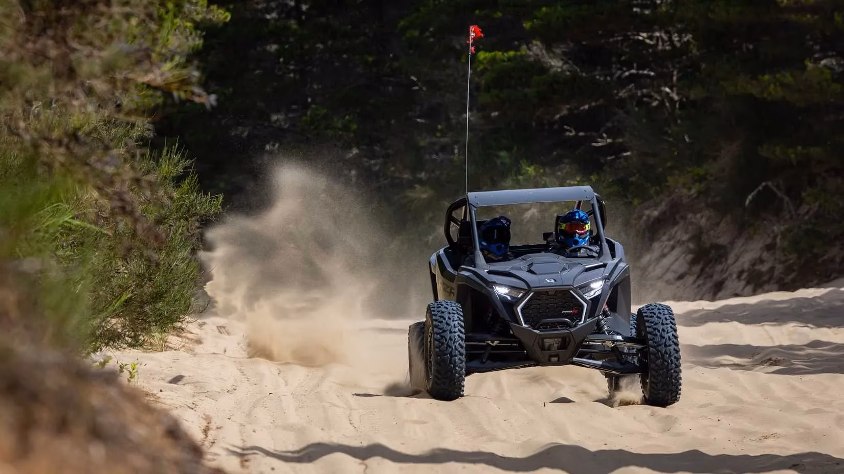the-2025-polaris-rzr-pro-series-a-symphony-of-sand-and-comfort-image-1