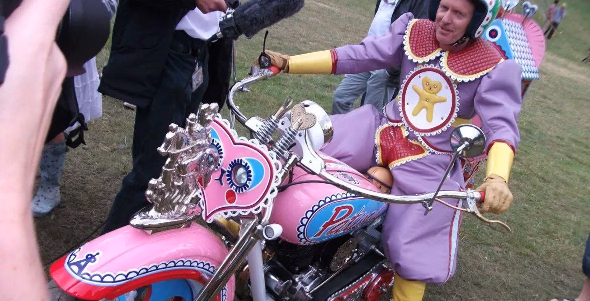 the-art-of-individuality-exploring-the-world-of-extreme-motorcycle-custom-paint-jobs-image-0