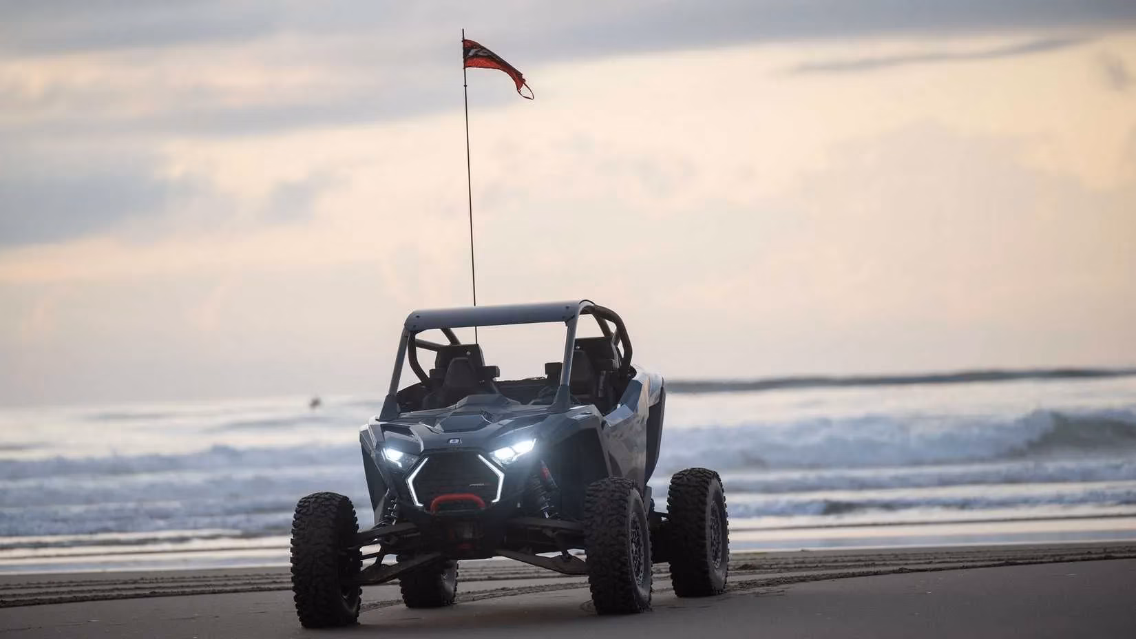 the-2025-polaris-rzr-pro-series-a-symphony-of-sand-and-comfort-image-2