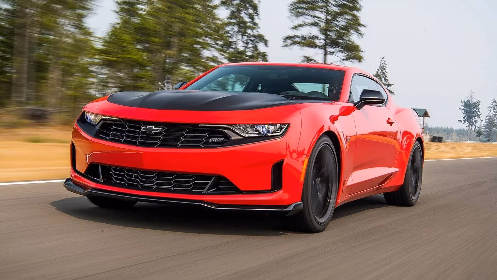 the-2019-camaro-1le-turbo-the-underdog-that-still-teaches-mustangs-a-lesson-image-0